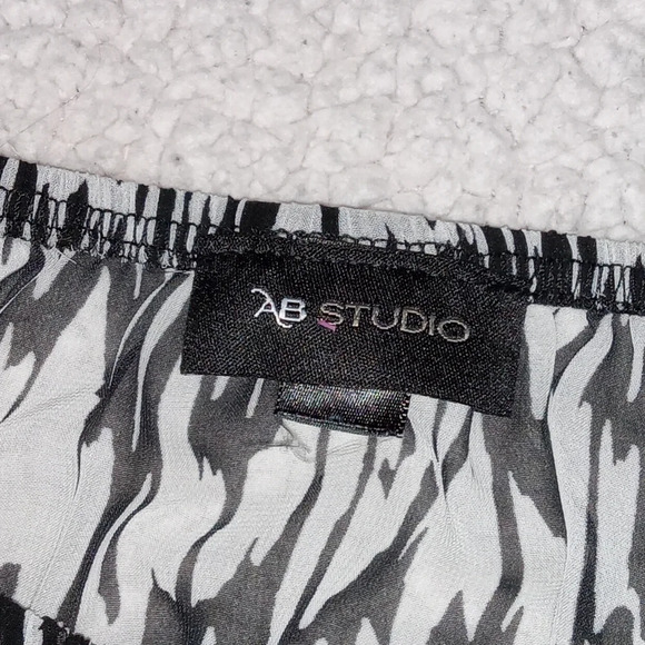 AB Studio EUC Black & White Sheer 3/4 Sleeve Top size small - Picture 4 of 8